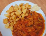 Foto del paso 2 de la receta: Pollo con champiñones en salsa de tomate