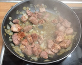 Foto del paso 2 de la receta: Pavo salteado con cebolla