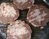 Foto del paso 2 de la receta: Hamburguesas en colchón de Rigatti al orégano a caballo