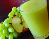 A picture of step 2 of Apple grapes juice.
