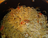 Foto del paso 4 de la receta: Fideos orientales tres delicias