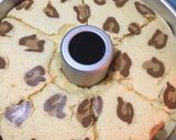 Foto langkah ke 8 dari resep Leopard Chiffon Cake.