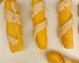 A picture of step 4 of Twist potato rolls.