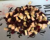 Une image de l'étape 9 de Salade composée laitue, concombre, betteraves et olives.