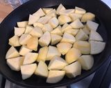 Une image de l'étape 1 de Navets boule d or aux oignons lardons et sirop d érable.