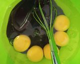Foto langkah ke 2 dari resep Bolu Sarang Semut / Bolu Karamel.