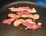 Foto del paso 2 de la receta: Omelette con Tocino Crujiente, Vegetales y Queso Mozzarella