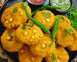 चना दाल वड़ा (मसालेदार) (Spicy yellow lentil Vada recipe in Hindi) रेसिपी चरण 6 फोटो