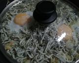 Foto del paso 4 de la receta Salteado de gulas con gambas y huevo cuajado