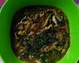 Foto langkah ke 3 dari resep Tumis Jamur Campur Daun Singkong Muda Super Pedas.