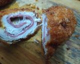 Foto langkah ke 4 dari resep Chicken Cordon Bleu.