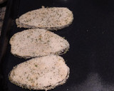 Foto del paso 2 de la receta: Milanesa de berenjena al horno, con salsa y queso 🍆🍆