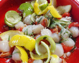Foto del paso 3 de la receta: Vieiras aromatizadas con cáscaras de limón y lima