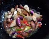 Foto langkah ke 3 dari resep Tumis Terong Ikan Asin.