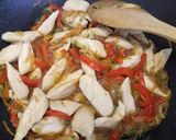 A picture of step 3 of Sweet chilli noodle stir fry.