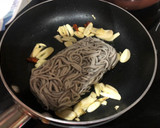 Foto del paso 4 de la receta: Nidos de gulas picantes sobre nidos de bollitos integrales