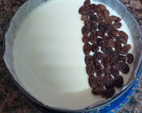 Foto del paso 14 de la receta: Tarta de queso, limón y vainilla con glaseado de pasas al ron