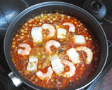 Foto del paso 3 de la receta: Guiso marinero de garbanzos con bacalao y langostinos