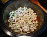 Foto del paso 3 de la receta: Crema de habas verdes mexicana