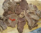 Foto del paso 1 de la receta: Carne de res en salsa de vino y champiñones