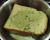 Foto langkah ke 3 dari resep Matcha Lava Toast.
