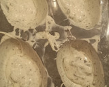 Foto del paso 4 de la receta: Huevo de Pascua oreo con cáscara rellena de dulce de leche