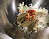 Une image de l'étape 6 de Marinade épicée au vin rouge, tomates et herbes aromatiques.