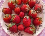 A picture of step 1 of Strawberry Lassi.