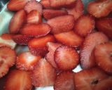 स्ट्रॉबेरी एगलेस केक (Strawberry eggless cake recipe in hindi) रेसिपी चरण 1 फोटो