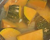 A picture of step 2 of Onion Pumpkin Pork Rib Soup.