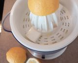 A picture of step 4 of Lemon Chicken Breast.