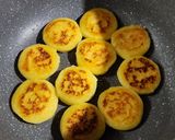 Foto del paso 6 de la receta: 🥔🧀 Llapingachos 🧀 Tortillitas de papa rellenas de queso, a la sartén 🧀🥔
