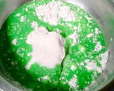 Foto langkah ke 1 dari resep Kanom Krok Bai Toey|Thai pandan pancake.