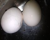 A picture of step 3 of Bolied egg.