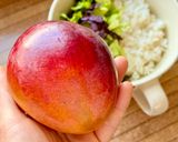 Hình bước làm 2 của món Poke Bowl Cá Hồi & Xoài Sốt Tương Gochujang