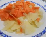 Foto del paso 1 de la receta Tortilla de patatas con zanahoria y pasas