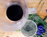 A picture of step 2 of Ice Milk Butterfly pea.
