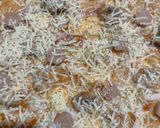 Foto langkah ke 5 dari resep Pizza Sosis Simple #97.