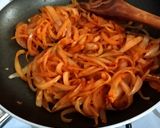 Foto del paso 2 de la receta: Merluza, papas y cebolla al pimentón.🇮🇹Nasello, patate, e cipolla