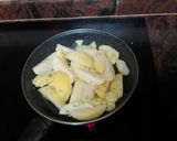 Foto del paso 4 de la receta: Chuletas de cerdo a la plancha con papas salteadas y pimientos asados