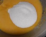 Foto del paso 2 de la receta: Bizcochuelo casero con ralladura de limón y naranja
