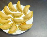 रंग बिरंगी गुजिया (rang birangi gujiya recipe in Hindi) रेसिपी चरण 3 फोटो
