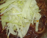 A picture of step 3 of Beef, onion and cabbage sauce.