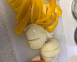 Foto del paso 1 de la receta: Salmón con salteado de verduras