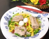 Hình bước làm 4 của món Bánh canh bột mì, bí đỏ nấu sườn cọng