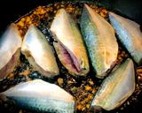 A picture of step 3 of Braised Mackerel with Bamboo Shoots.