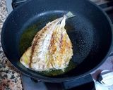 Foto del paso 7 de la receta Cola de jurel blanco de roca con salteado de chimichurri