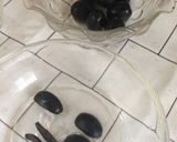 Foto del paso 1 de la receta: Huevos decorados (arañas)