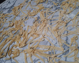 Foto del paso 6 de la receta: Fideos caseros al huevo (cintas)