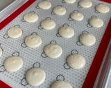 Foto langkah ke 4 dari resep Apple cinnamon macarons.